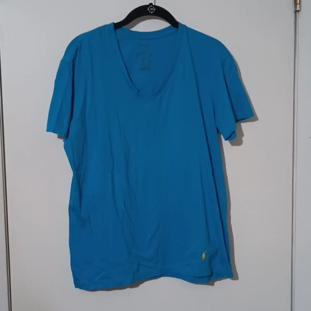 Polo mens medium V neck shirt sleeve tshirt